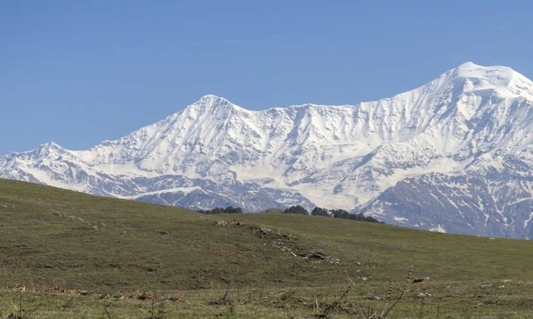 Snow covered mountain peaks visible from a trek near delhi